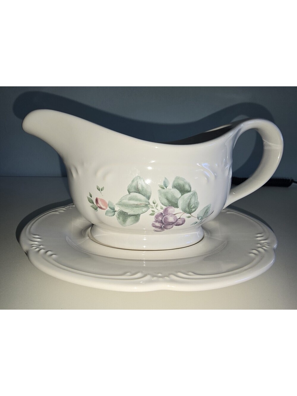 Vintage Pfaltzgraff Stoneware Grapevine Gravy Boat With Under Plate 8” X 7”